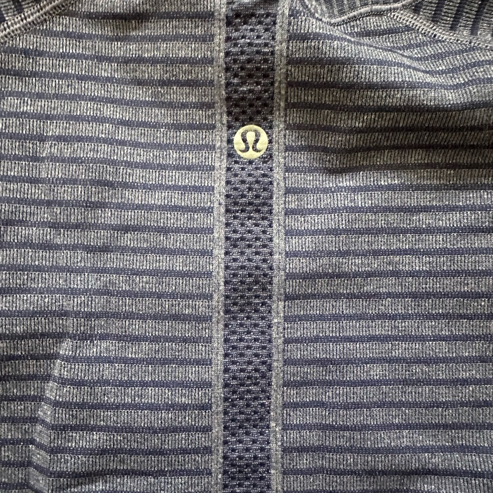 Lululemon Swiftly tech short sleeve Navy size 6